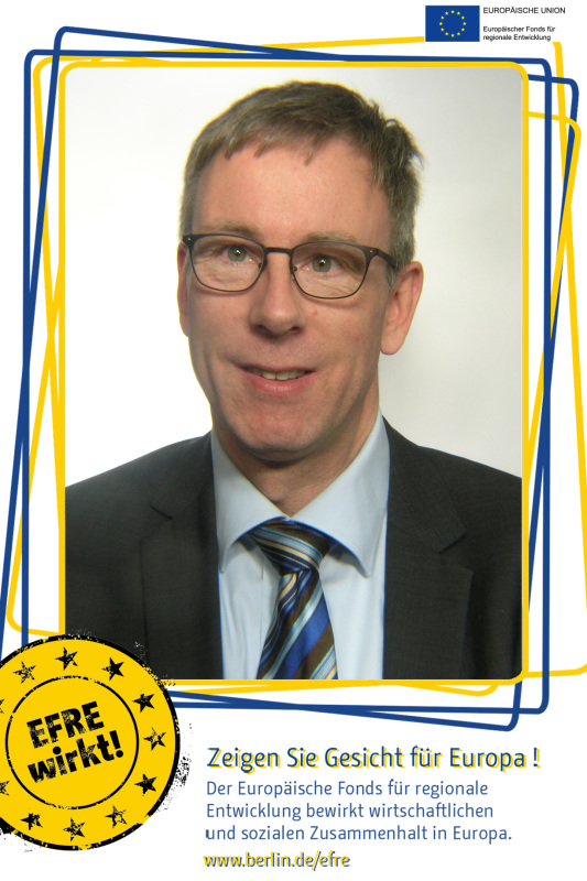 Ein Mann im Fotoboxrahmen EFRE: Zeigen Sie Gesicht für Europa!