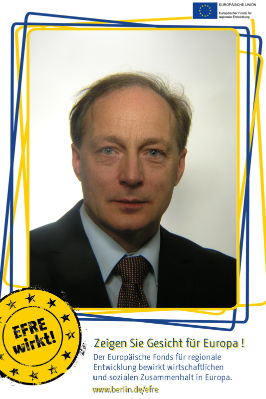 Ein Mann im Fotoboxrahmen EFRE: Zeigen Sie Gesicht für Europa!