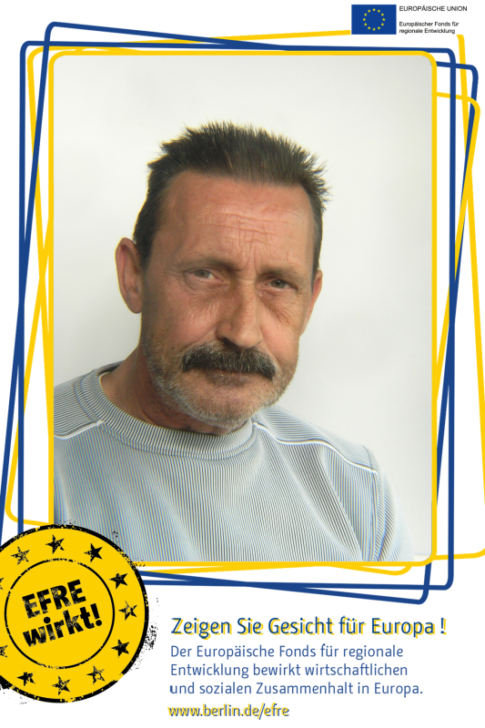 Ein Mann im Fotoboxrahmen EFRE: Zeigen Sie Gesicht für Europa!