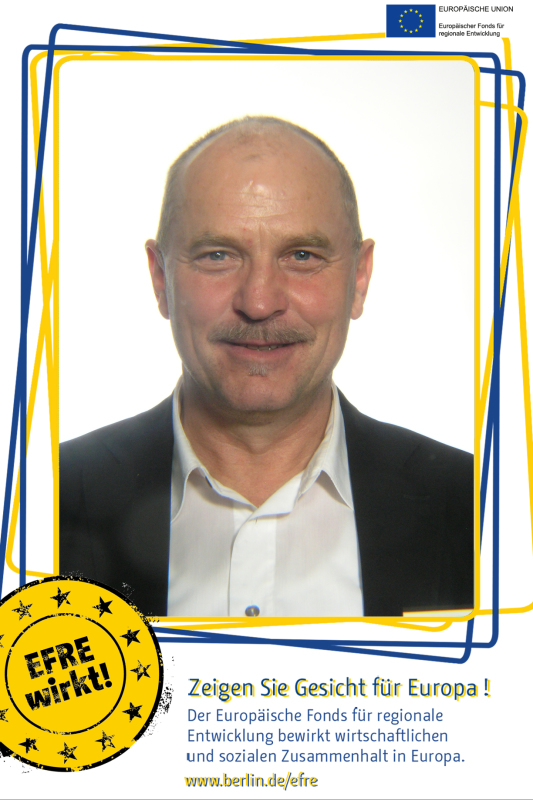 Ein Mann im Fotoboxrahmen EFRE: Zeigen Sie Gesicht für Europa!
