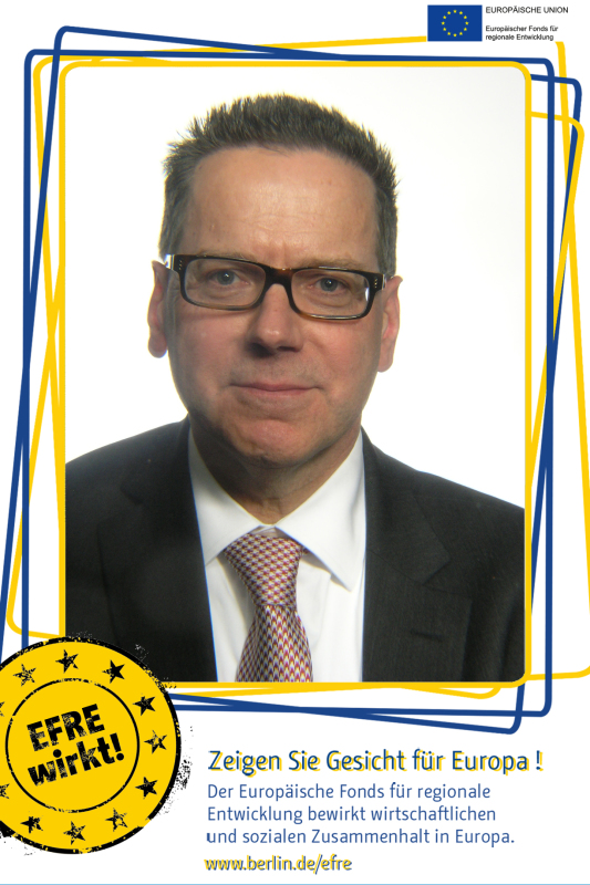 Ein Mann im Fotoboxrahmen EFRE: Zeigen Sie Gesicht für Europa!