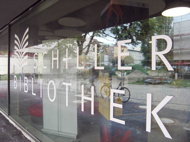 Eingang der Schiller-Bibliothek