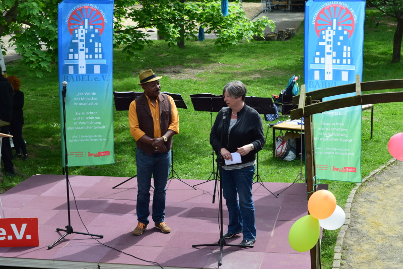 Leiter Dr. Shiferaw und Senatorin Katrin Lompscher