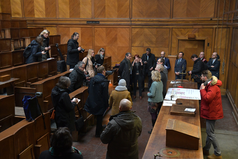 Presserundgang im Robert-Koch-Forum: Regierender Bürgermeister, Hertie School Präsident, BIM Geschäftsführerin