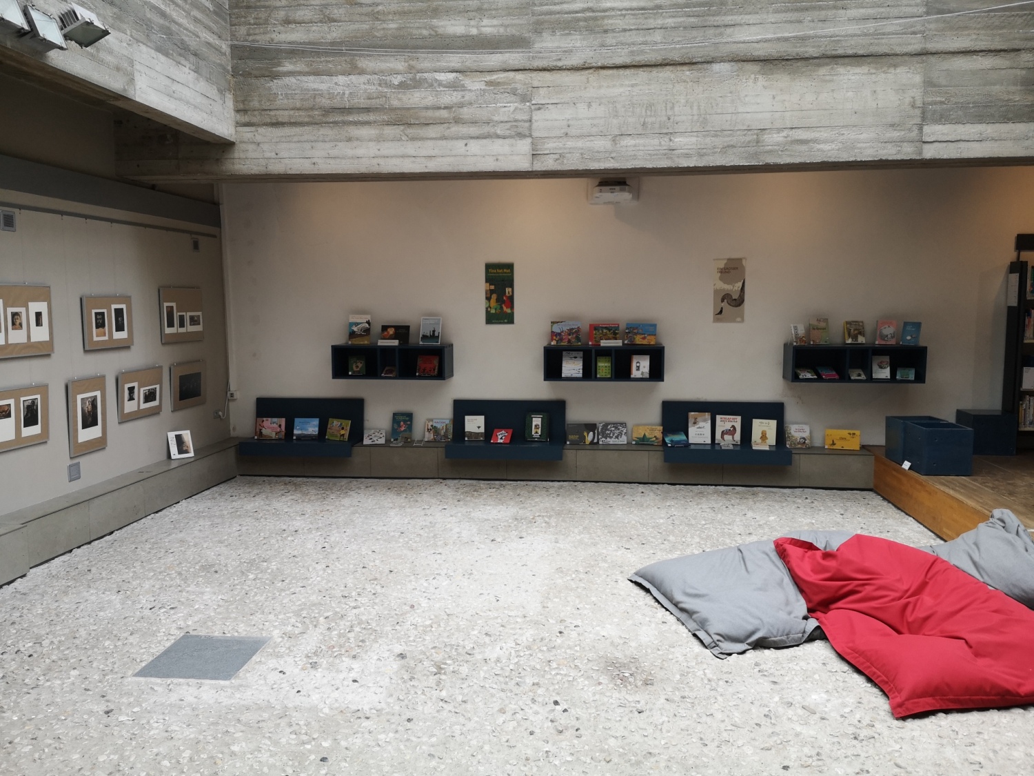 Ausstellungsfläche in der Kinderbibliothek der Philipp-Schaeffer-Bibliothek