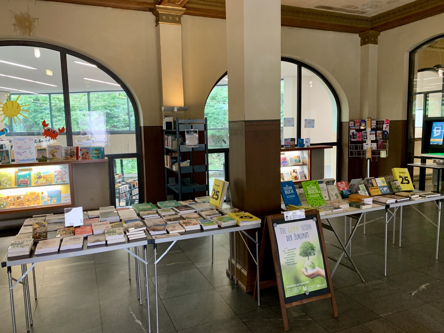 Ausstellungsflächen in der Bibliothek am Luisenbad