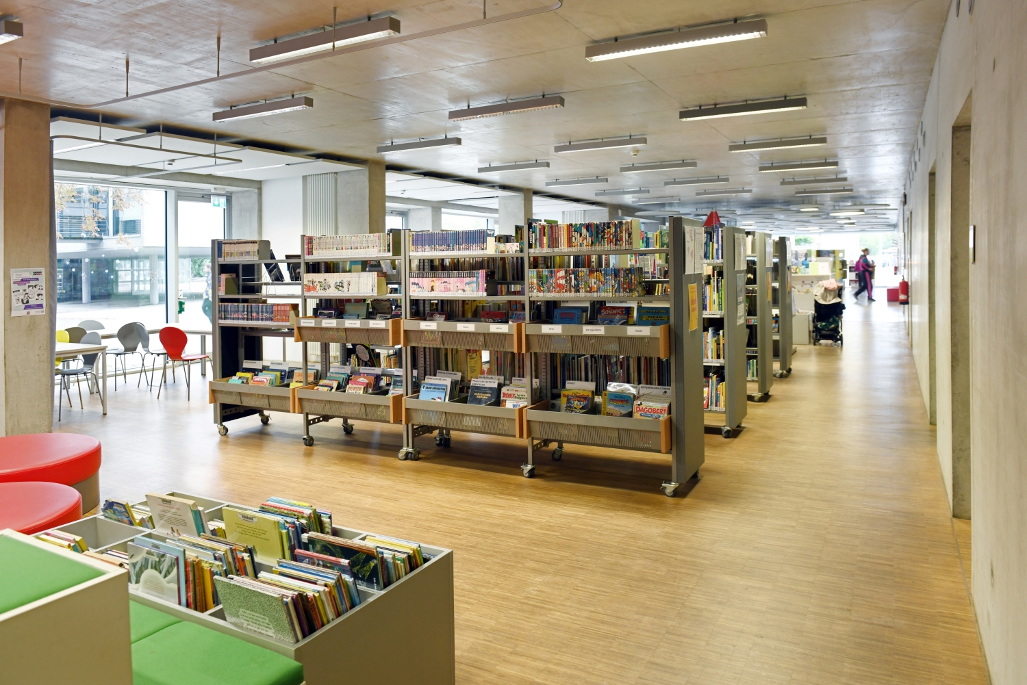Bücherregale in der Schiller-Bibliothek