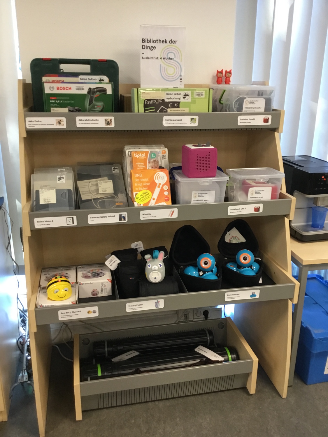 Bibliothek der Dinge (Werkzeug, Roboter, Tonieboxen etc.)