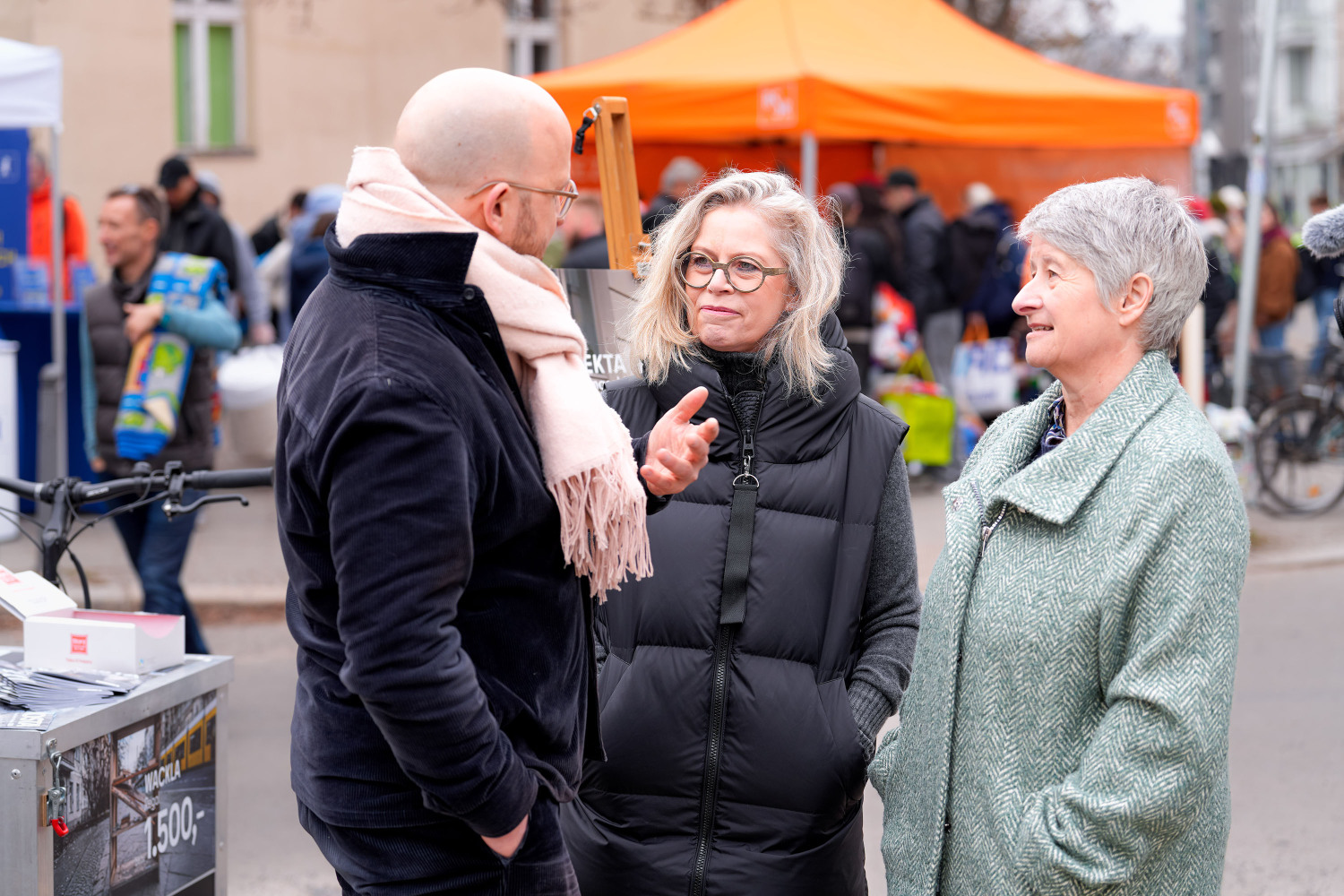Start der Kampagne für Stadtsauberkeit am 21.03.2026 mit Bezirksstadtrat Christopher Schriner, Senatorin Ute Bonde und der BSR-Vorstandsvorsitzenden Stephanie Otto (v.l.n.r.)