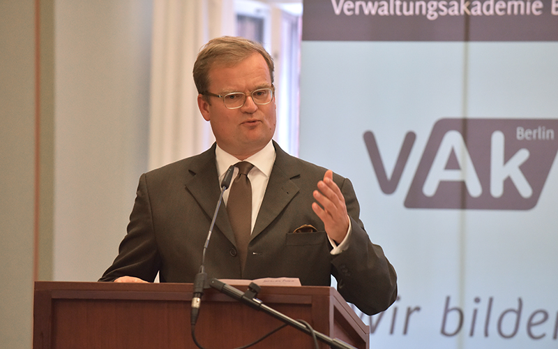 Wolfgang Schyrocki, Direktor VAk Berlin