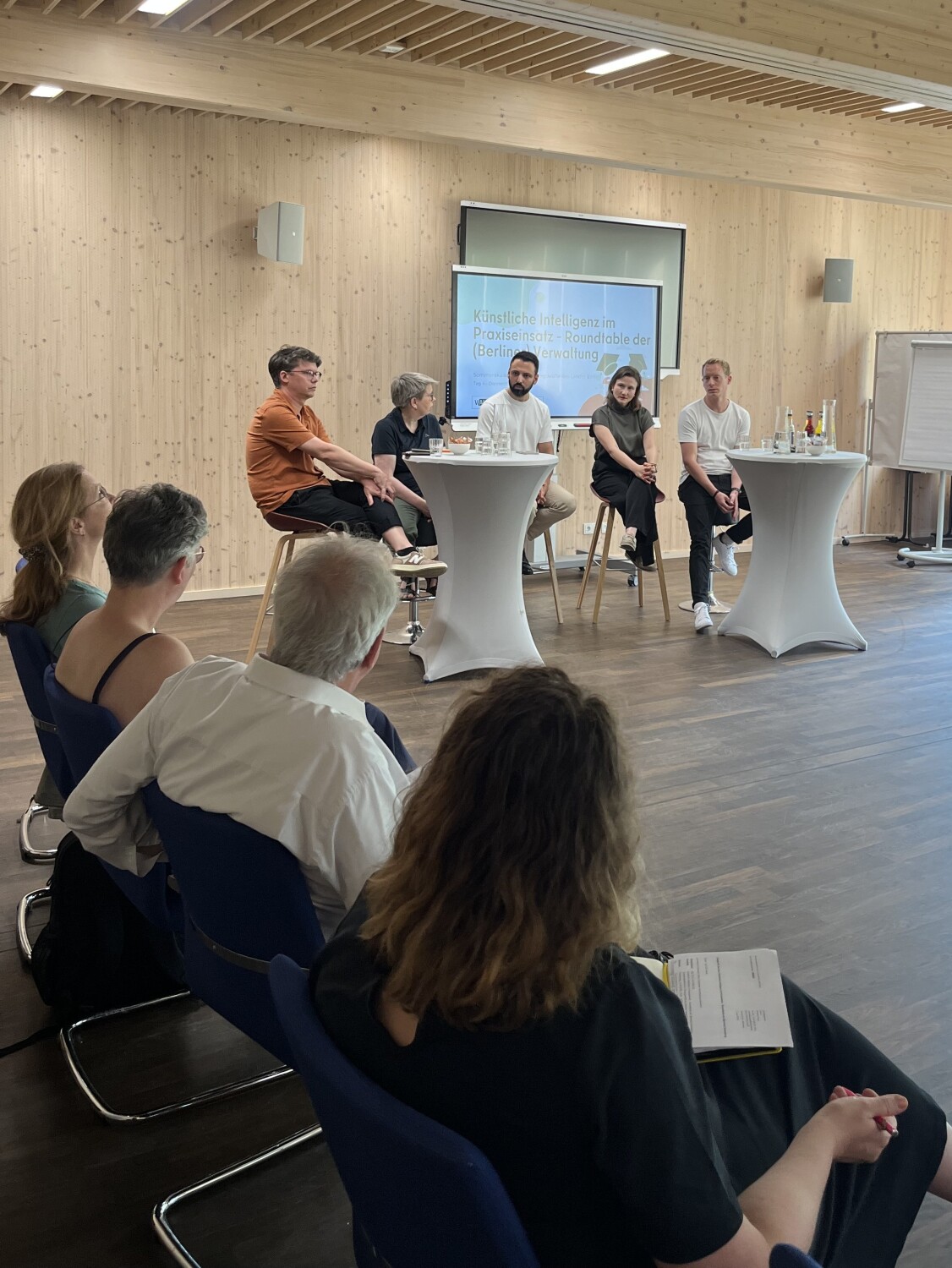 Roundtable zu KI mit Publikum