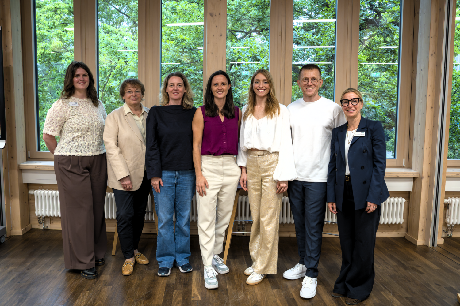 Gruppenfoto von links nach rechts: Laura Hecht, Martina Ruppin, Prof. Dr. Christine Gockel, Anna-Katharina Börke, Nora Dietrich, Patrick Gromm, Lena Schubart-Walpuski