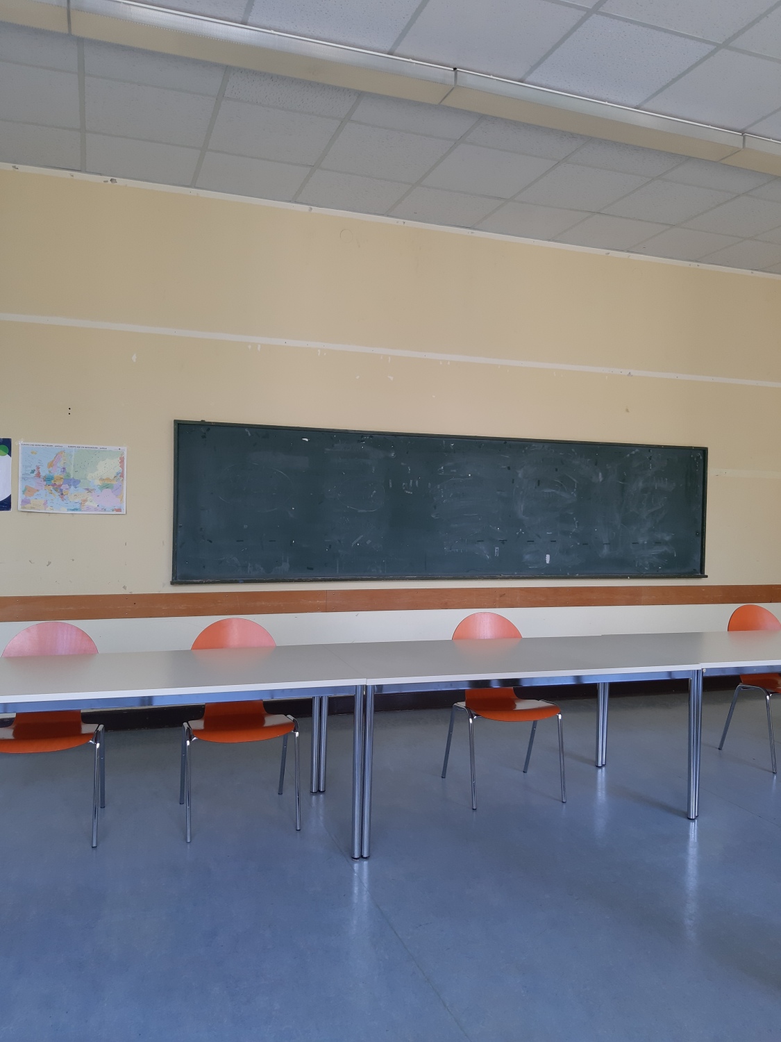 Klassenraum der Volkshochschule Neukölln