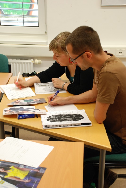 Im Kurs Neugriechisch an der Volkshochschule Pankow