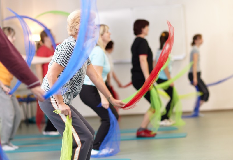 Kursteilnehmerinnen im Kurs "Fit durch Bewegung" an der Volkshochschule Pankow