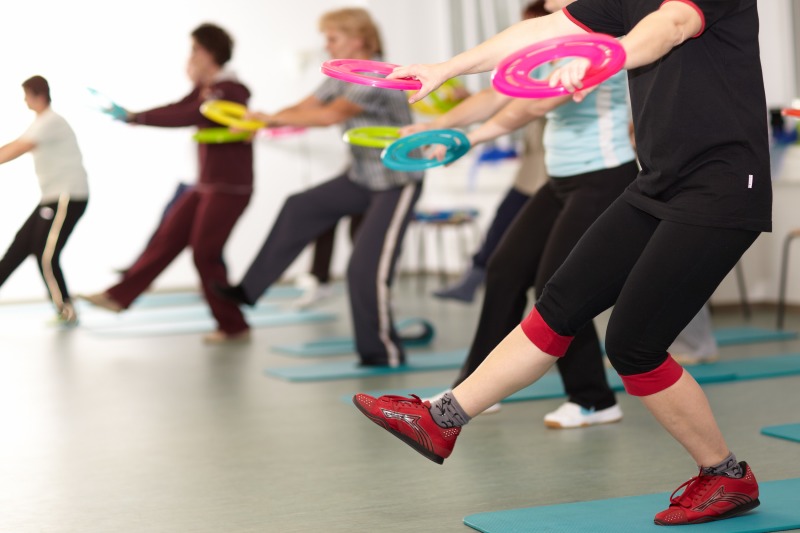 Kursteilnehmerinnen im Kurs "Fit durch Bewegung" an der Volkshochschule Pankow