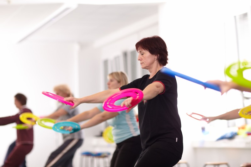 Kursteilnehmerinnen im Kurs "Fit durch Bewegung" an der Volkshochschule Pankow