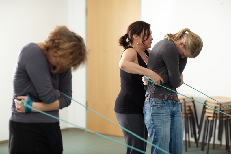 Im Kurs "Rückenwohl und kreuzfidel" an der Volkshochschule Pankow