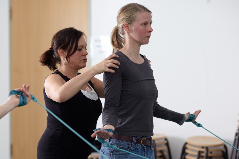 Im Kurs "Rückenwohl und kreuzfidel" an der Volkshochschule Pankow