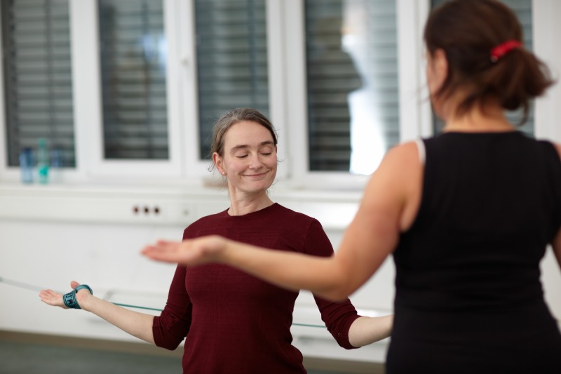 Im Kurs "Rückenwohl und kreuzfidel" an der Volkshochschule Pankow