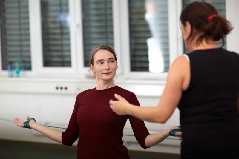 Im Kurs "Rückenwohl und kreuzfidel" an der Volkshochschule Pankow