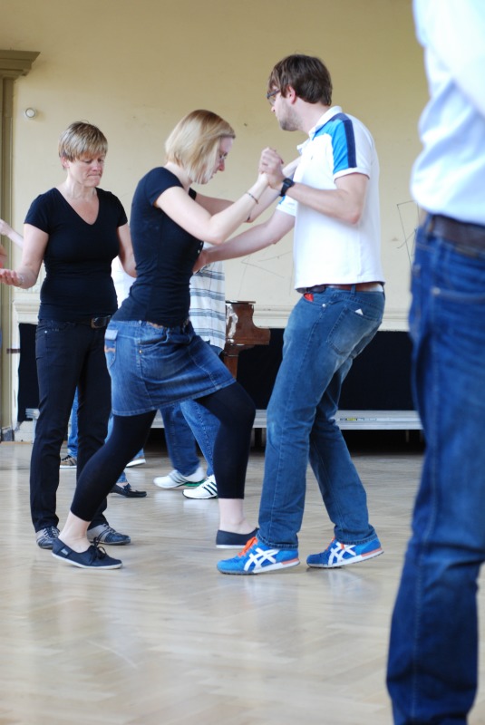 Im Tanzkkurs an der Volkshochschule Pankow