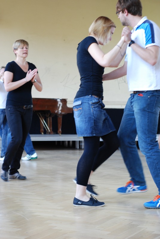 Im Tanzkkurs an der Volkshochschule Pankow