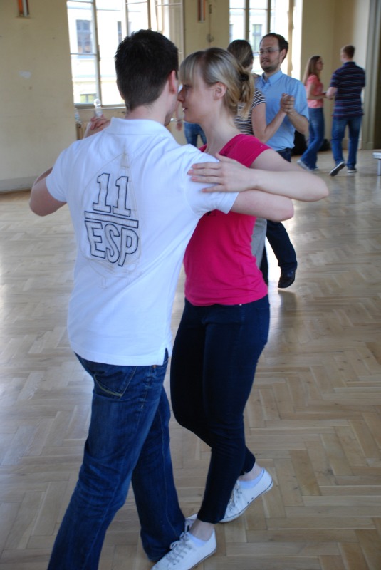 Im Tanzkkurs an der Volkshochschule Pankow