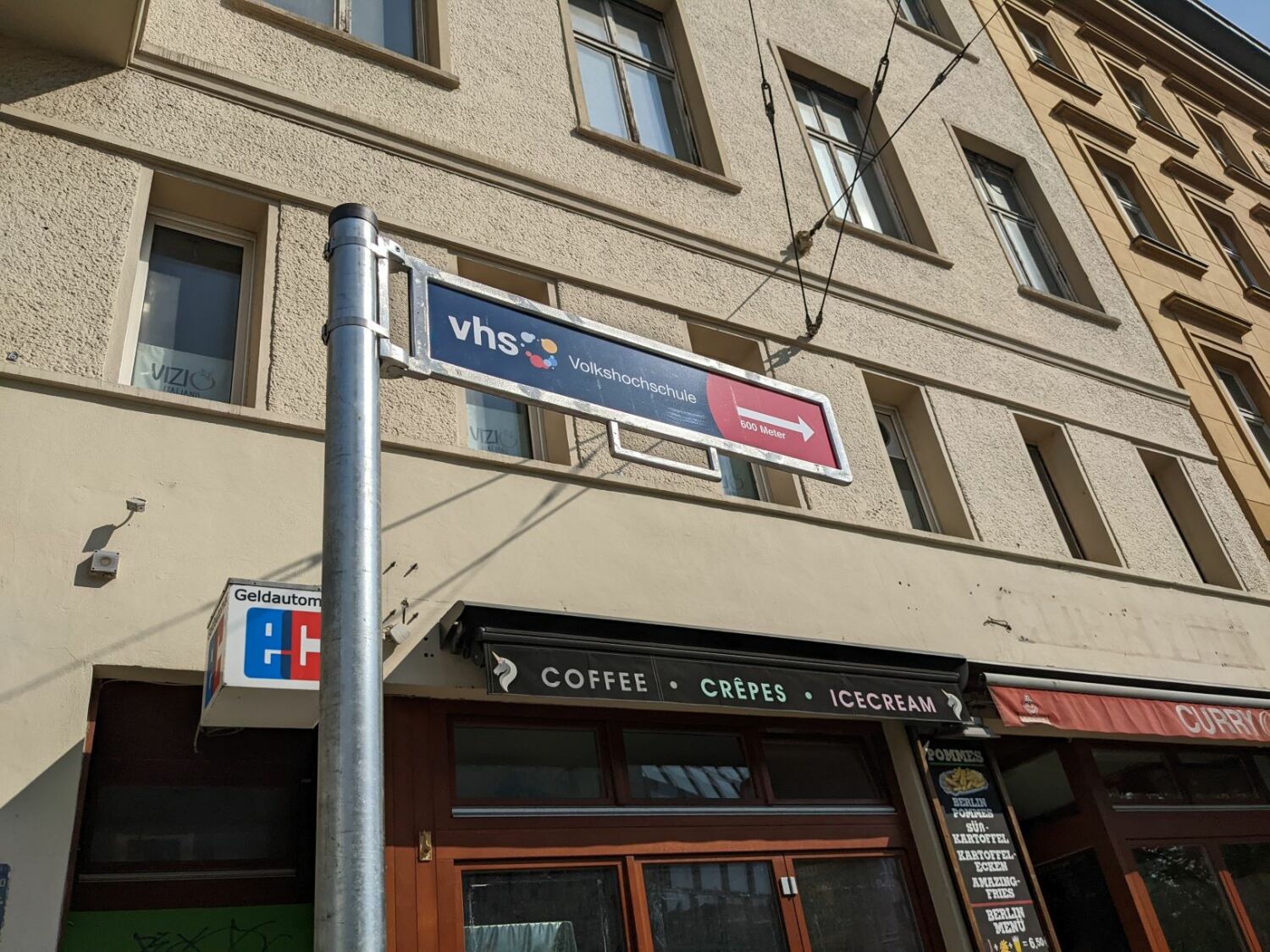 Wegweiser zur Volkshochschule Linienstraße