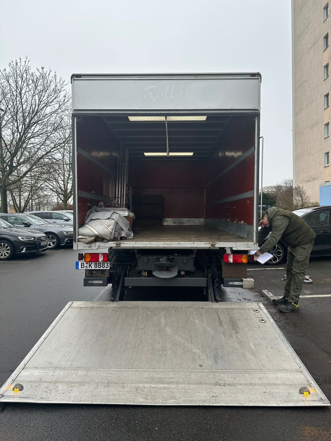 Die Ladefläche eines Umzugswagen